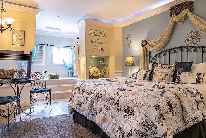 French Canopy suite, view 4