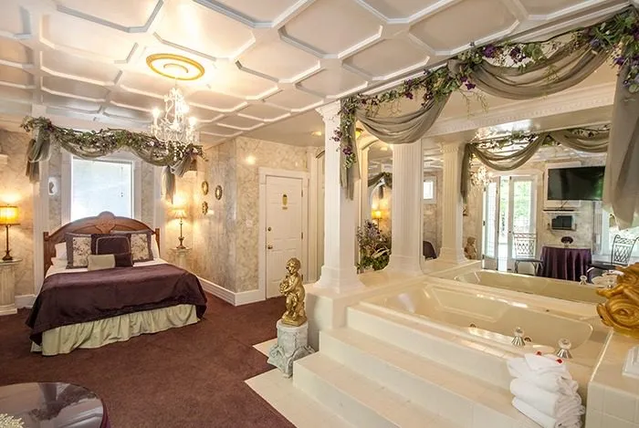 Aphrodite’s Court suite, view 4