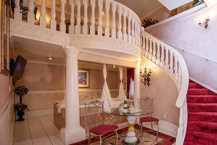 Romeo & Juliet suite, view 4
